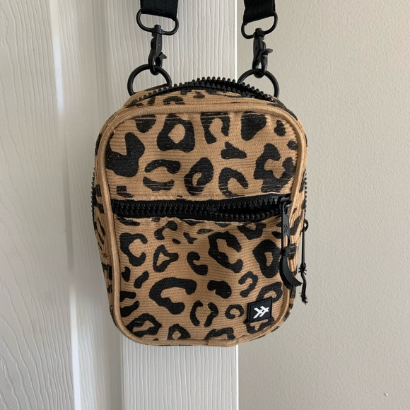 ‼️SOLD‼️ Thread crossbody bag - Picture 2 of 5